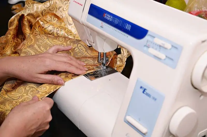 how to do a blanket stitch on a sewing machine