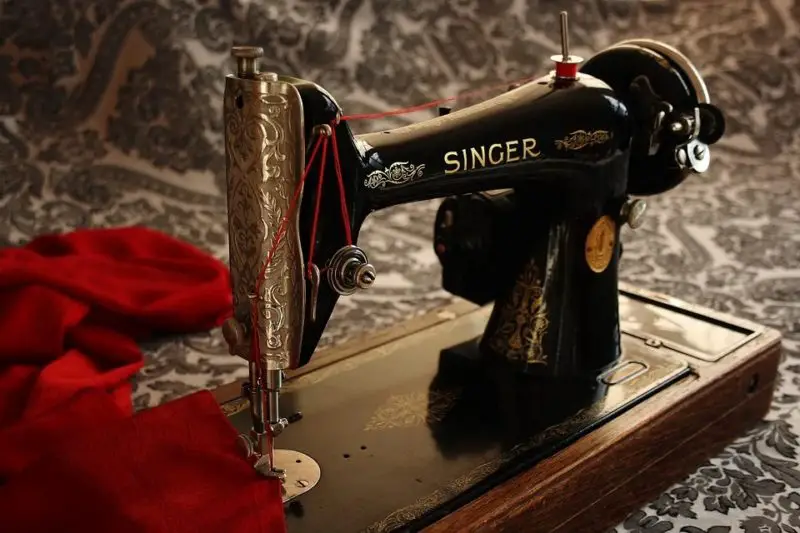 how to polish a vintage singer sewing machine