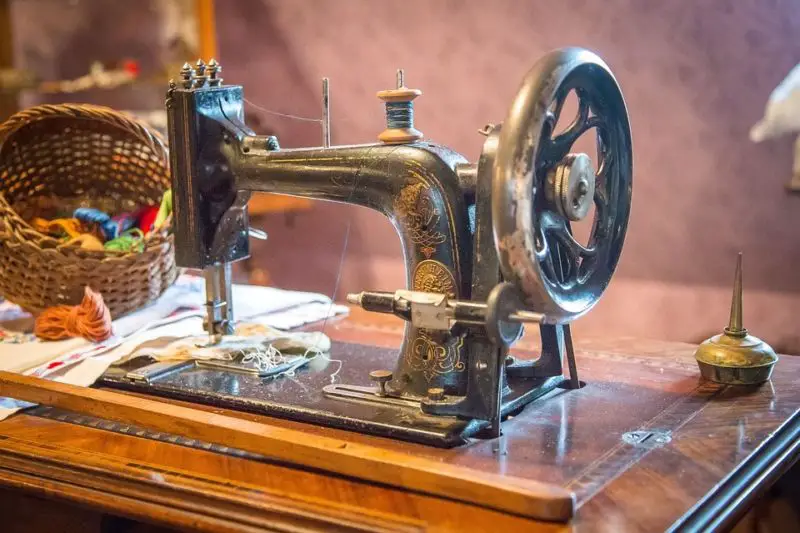how to repair sewing machine at home