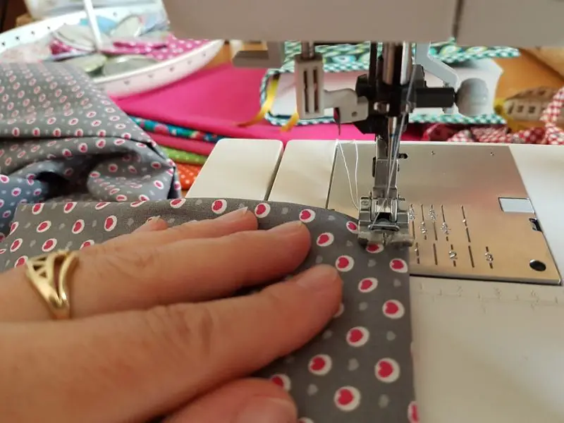 how to use a hemming foot on a sewing machine