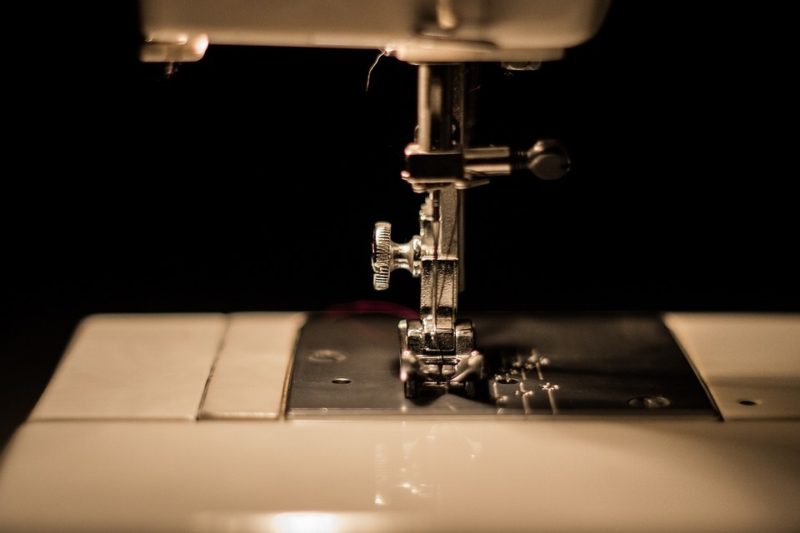 how does a sewing machine make a stitch