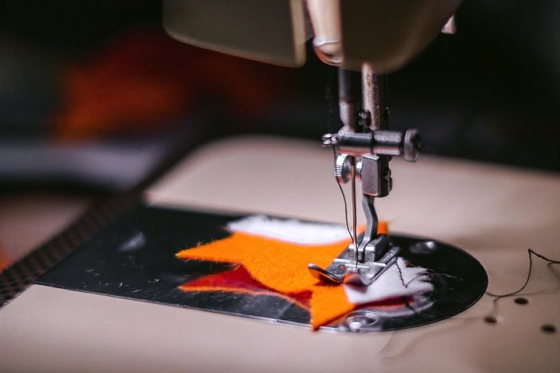 how to close a seam with a sewing machine