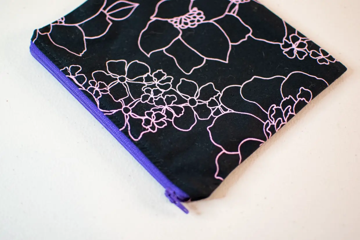 how to make a zippered pouch