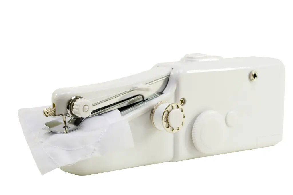 how do you use a mini sewing machine for beginners